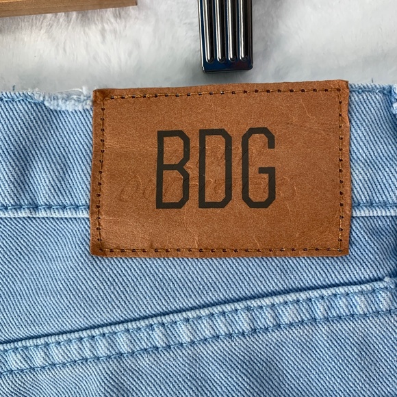 Urban Outfitters BDG Dropped Waist Destroy Short Sz 28 - Picture 5 of 11